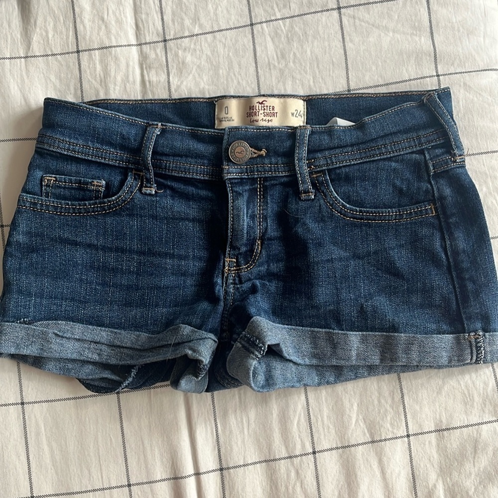 HOLLISTER Low Rise Shorts w24 size  0